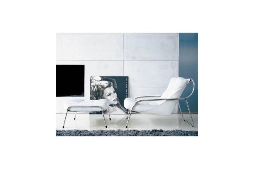 The Maggiolina chair features a stainless steel tubular frame and leather upholstery.