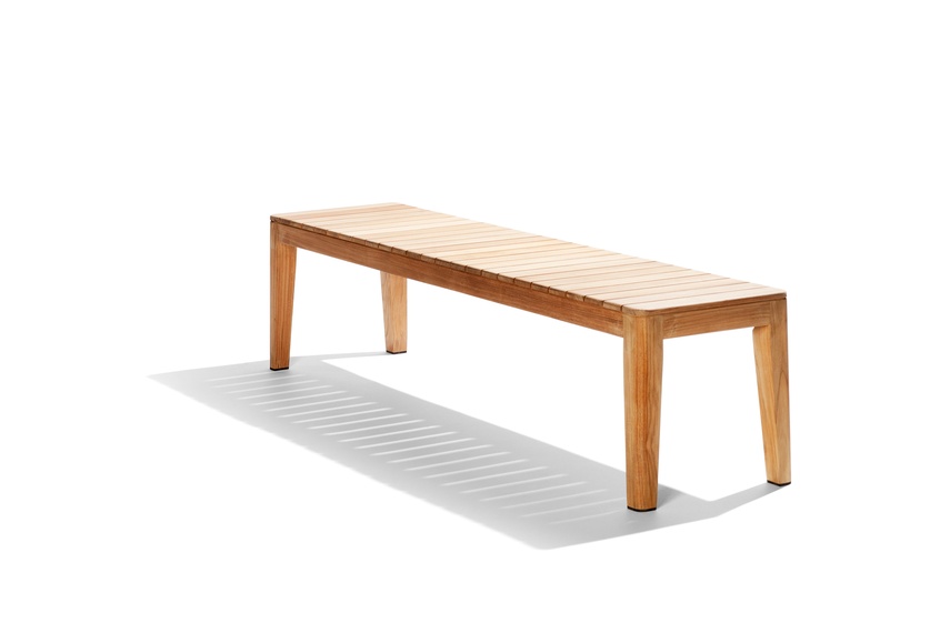 The Mood outdoor bar table has beautifully finished round edges.