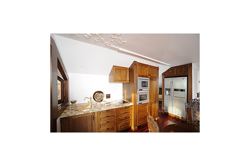 Takapuna Kitchen – solid french oak, fluting/carvings/mouldings soft close draws/doors/carcasses
