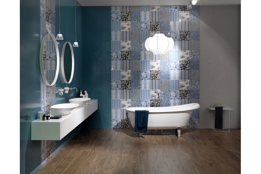 Agora freestanding bath.