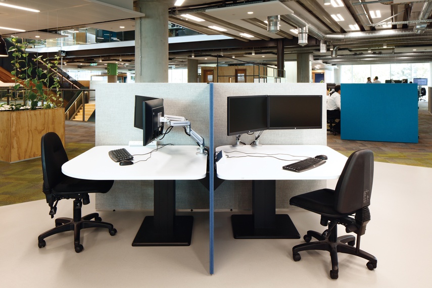Shift Single tables (height adjustable only) with Divide screens.