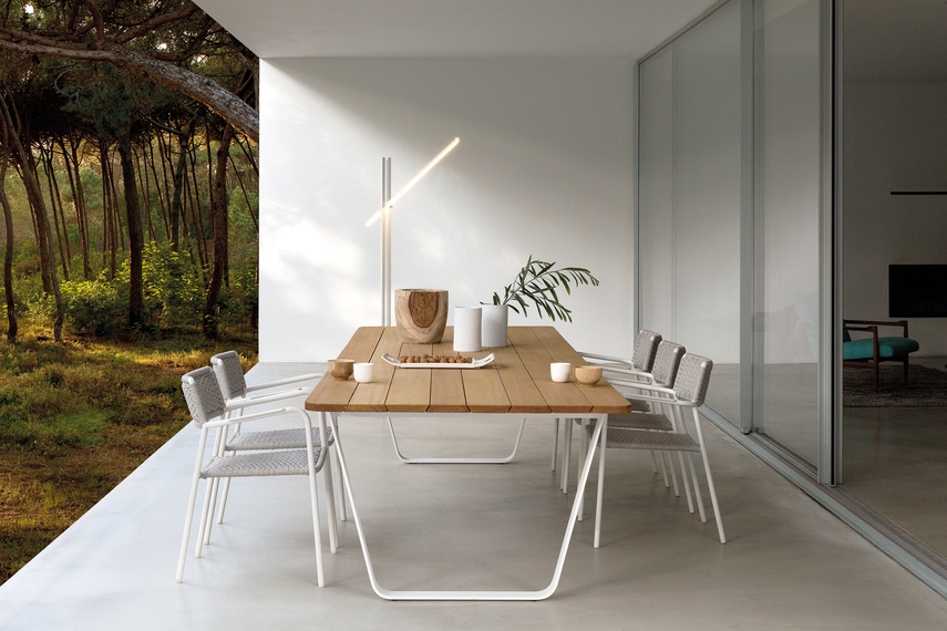 Air table by Manutti.