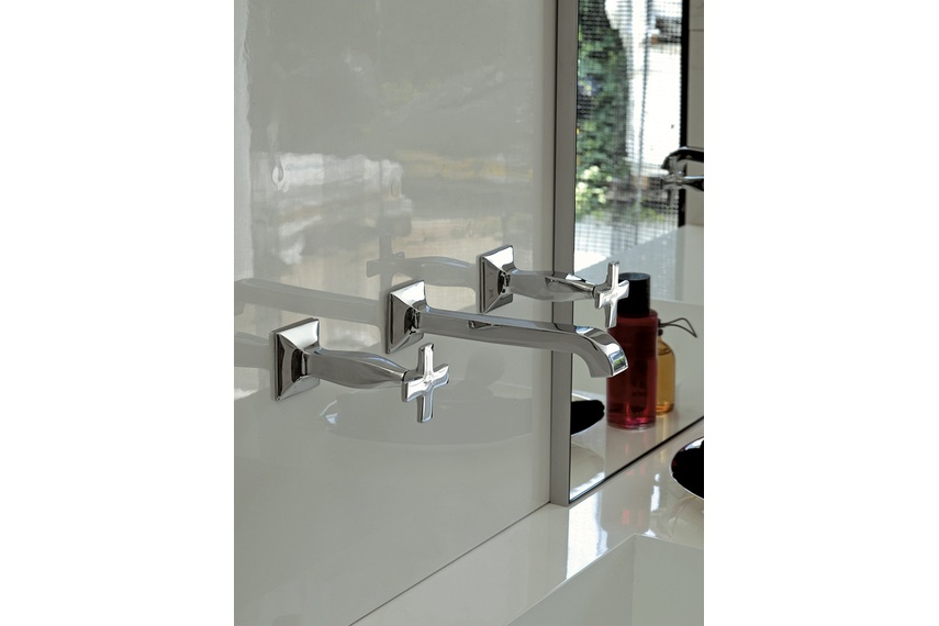 Bellagio 3th cross top wall-mounted basin mixer.