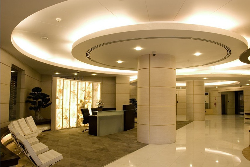 Oblique carpet tile