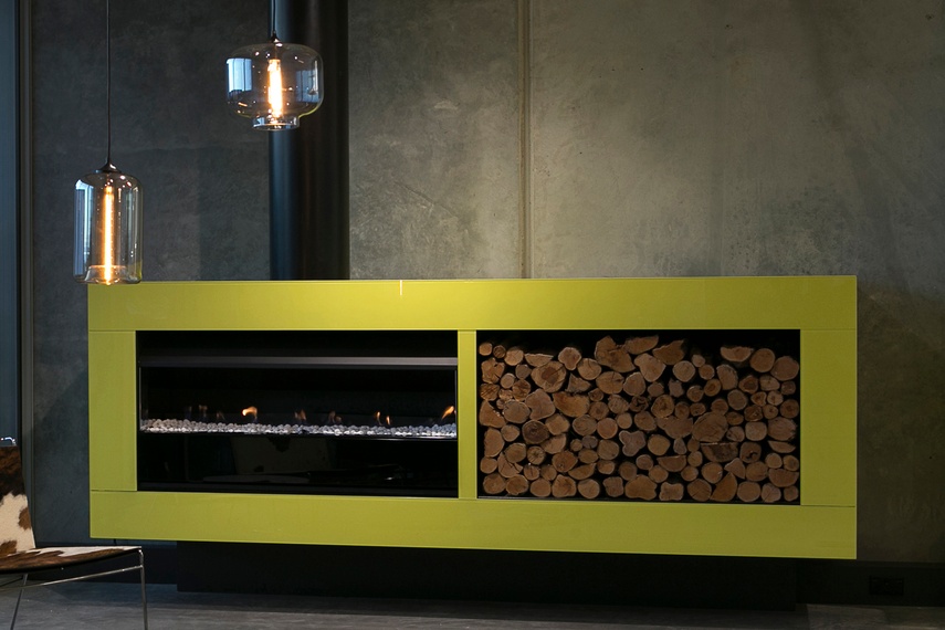 Cantilevered firebox clad in mitred colourbacked glass