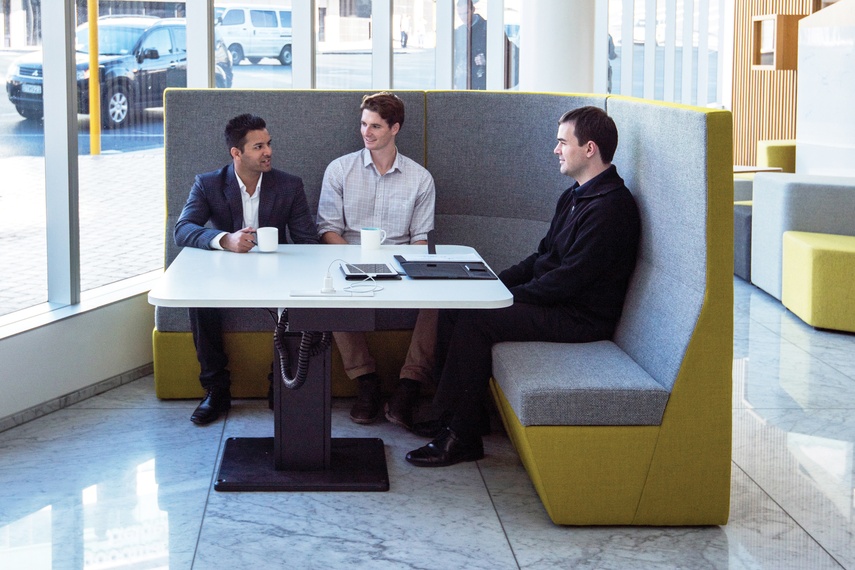 Shift Duo table with Huddle soft seating.
