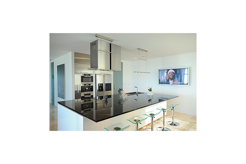 Te Atatu Kitchen – painted MDF cabinets, MUF fronts/panels, touch release doors along Island back