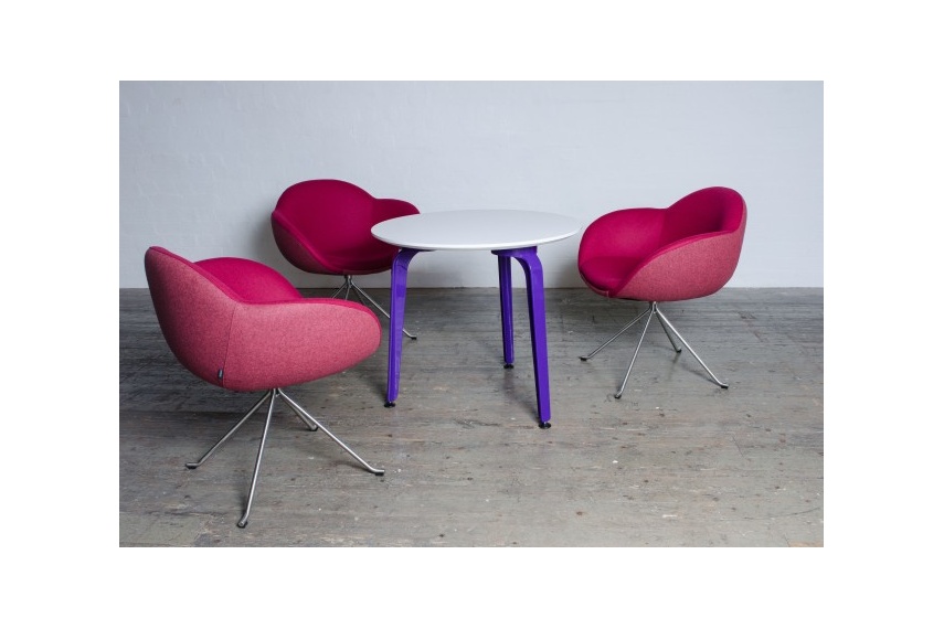 MOMENT Meeting Tables are perfect for break out areas