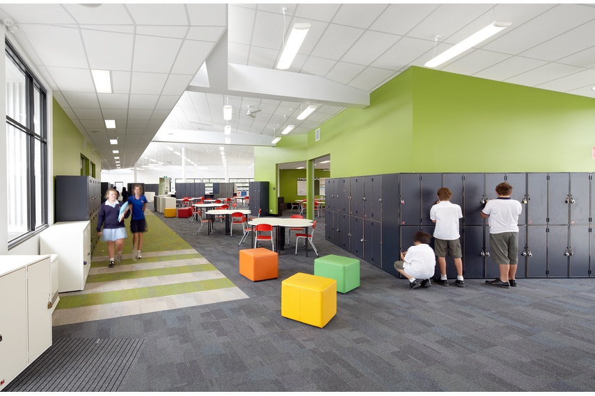 With the Discovery collection it is easy to create focus areas, soft zoning, breakout spaces and pathways.