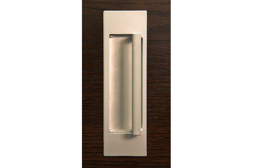 HB679 D flush pull is useful where flush mounting is required, but the additional grip of a handle is desirable.