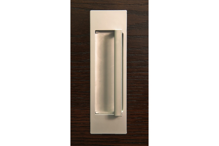 HB678 170mm Flush D Pull handle is useful where flush mounting is required, but the additional grip of a handle is desirable.