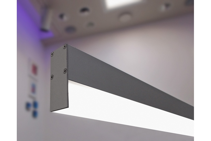 Multitask Slim is a versatile lighting solution for interior spaces