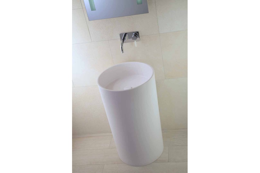 Love freestanding basin.