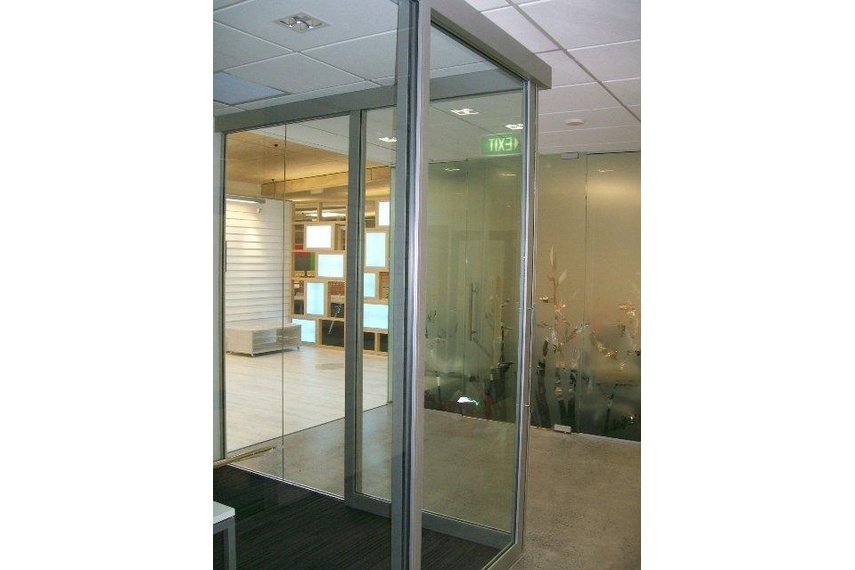 PSL Alement 350 sliding door system.