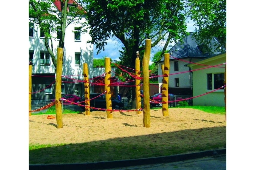 Wobbly wood rope course