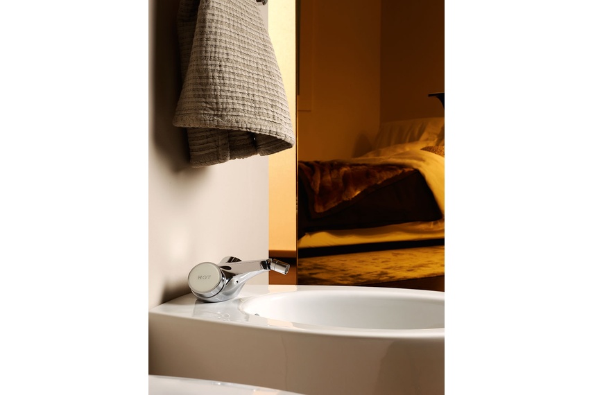 Savoy bidet mixer.
