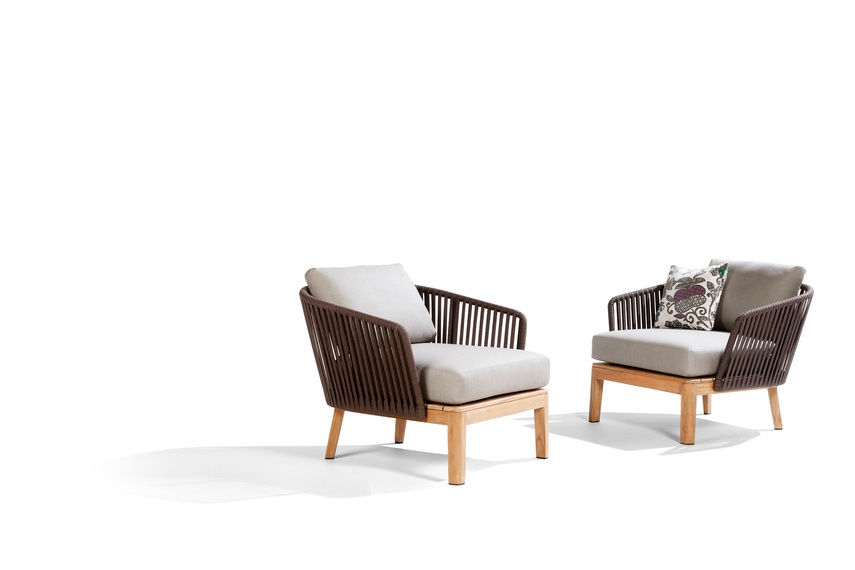 The Mood bar chair combines teak and handwoven, earthbrown Tricord yarn.