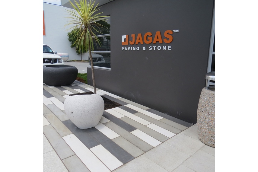 Romex Easy has been used in this image and is also available from Jagas Pavers