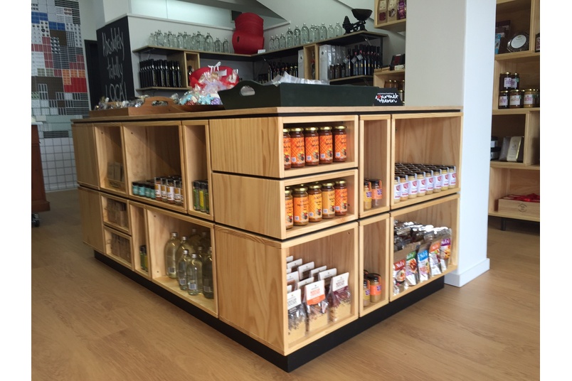 Shelving retail displays by Lundia Selector